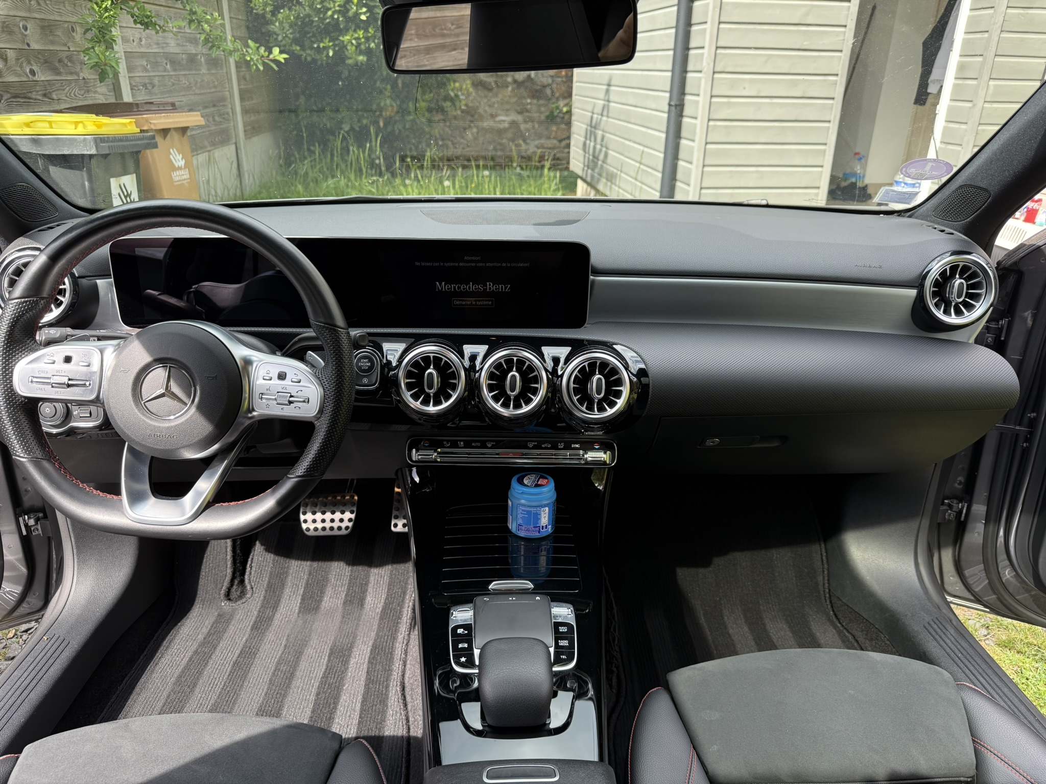 Habitacle Mercedes après nettoyage